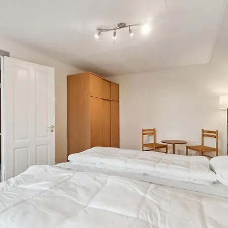 2 Bedroom Awesome In Apartment