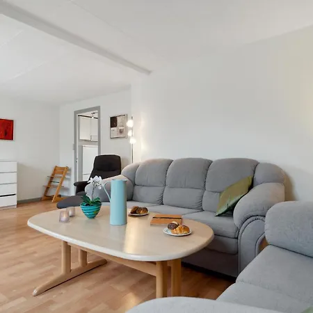2 Bedroom Awesome In Apartment *