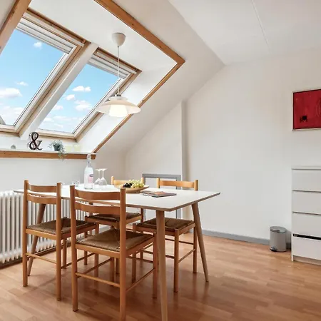 2 Bedroom Awesome In Apartment