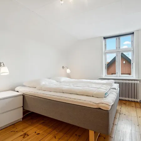 2 Bedroom Awesome In Apartment