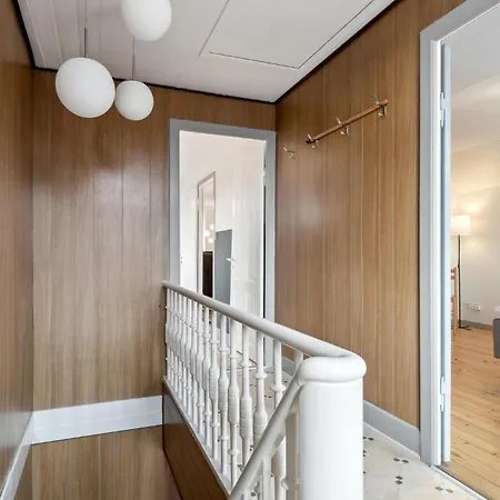 2 Bedroom Awesome In Apartment *