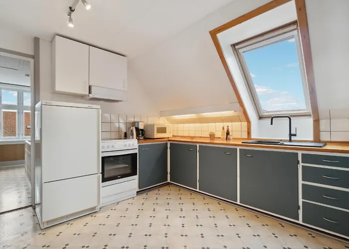 Апартаменты 2 Bedroom Awesome In *
