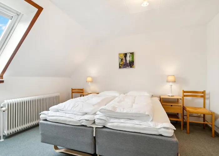 2 Bedroom Awesome In Апартаменты Рённе